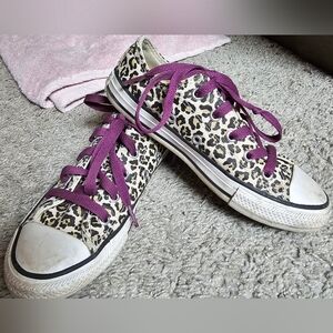 Convers Leopard Print Kids Sneakers with Purple Laces Sz 1 Youth